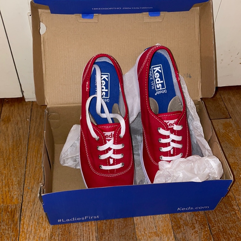 SZ 6 Red Keds “Champion” Canvas sneakers NWT